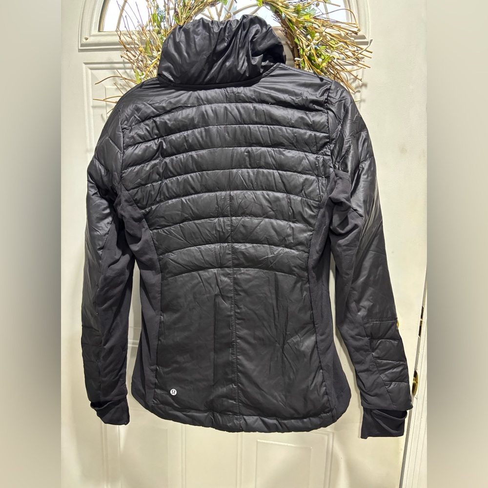 LULULEMON Down for a Run Black Puffer Jacket - Picture 4 of 8